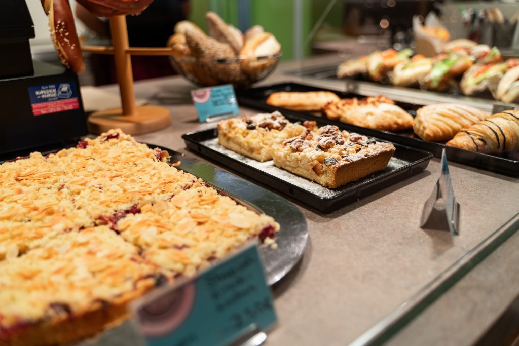 Kuchen und weiteres Gebäck in Nahaufnahme